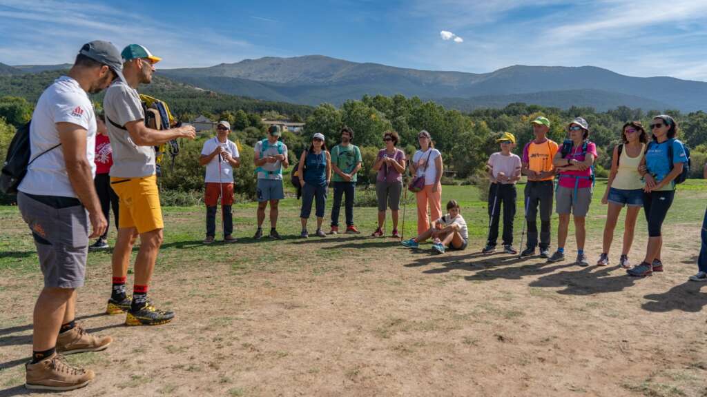 21.	Grupo de participantes preparados para la actividad en alrededores de Valsaín 