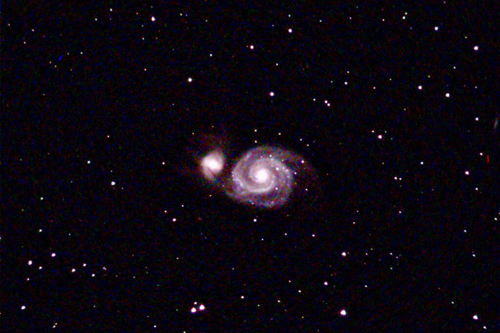 Galaxia del Remolino: es una galaxia espiral que se ubica cerca de la constelación de la Osa Mayor. Se encuentra a 31 millones de años luz. 